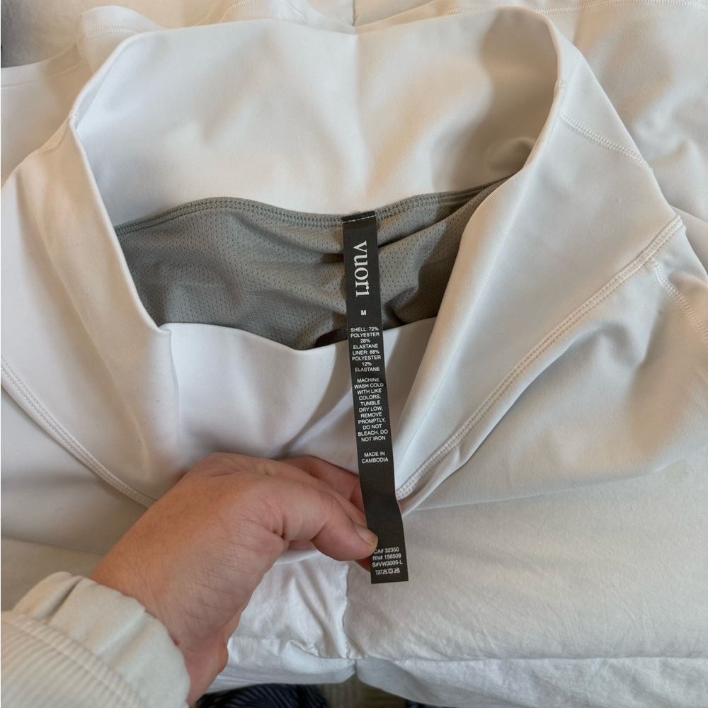 Vuori White Valley Tennis Skirt Size Medium in White - Picture 5 of 7